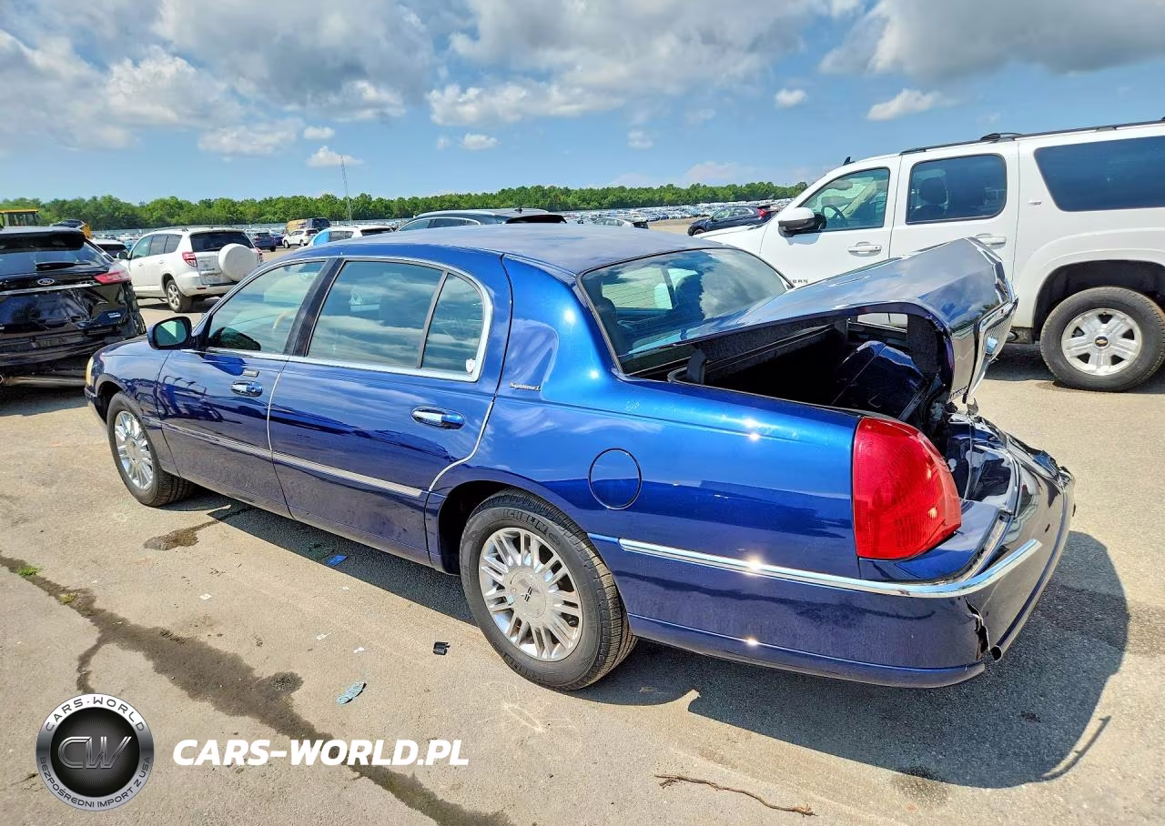 2008 Lincoln Town Car Signature Long Wheelbase VIN:2LNHM85W48X639123 - 2