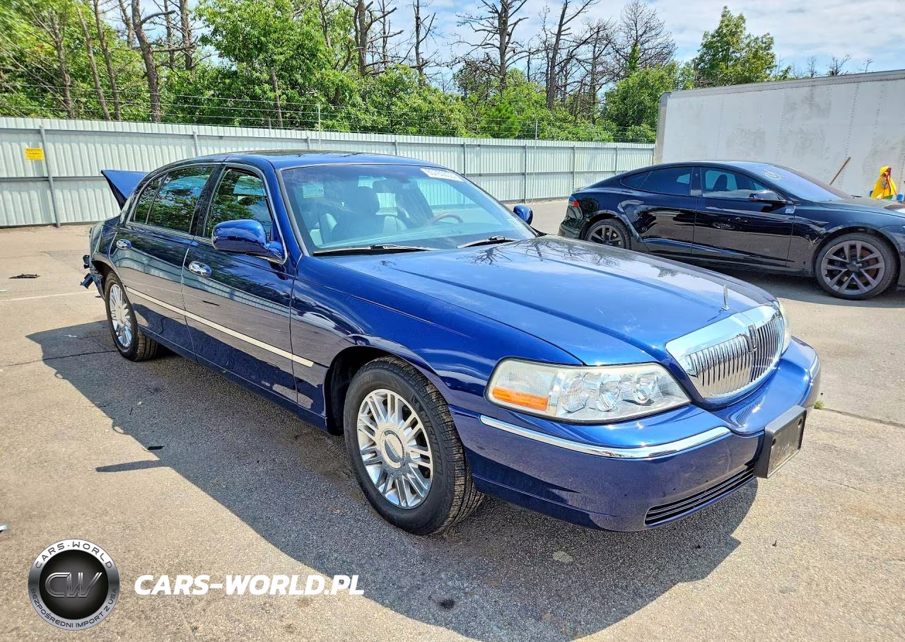 2008 Lincoln Town Car Signature Long Wheelbase VIN:2LNHM85W48X639123 - 4