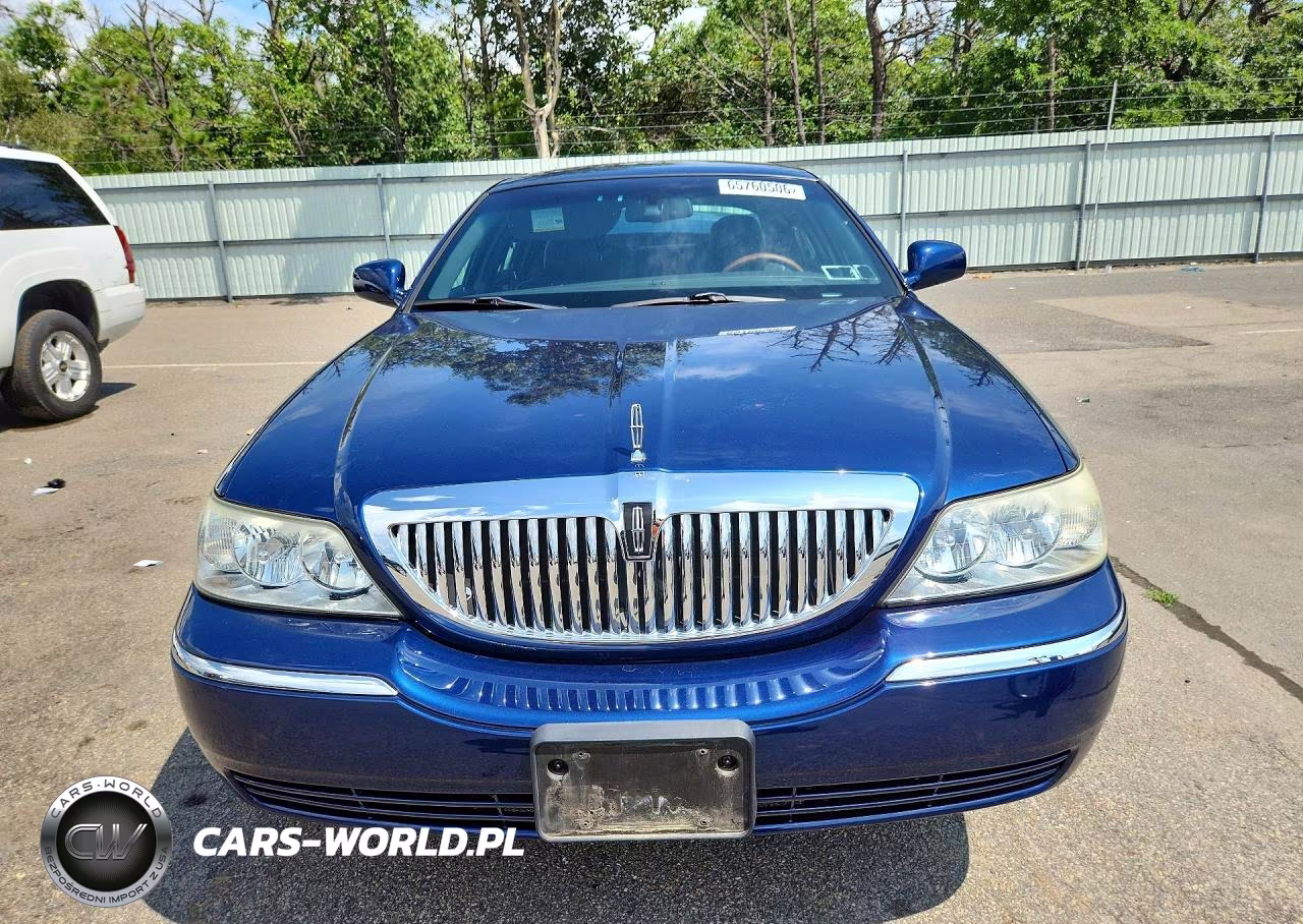2008 Lincoln Town Car Signature Long Wheelbase VIN:2LNHM85W48X639123 - 5