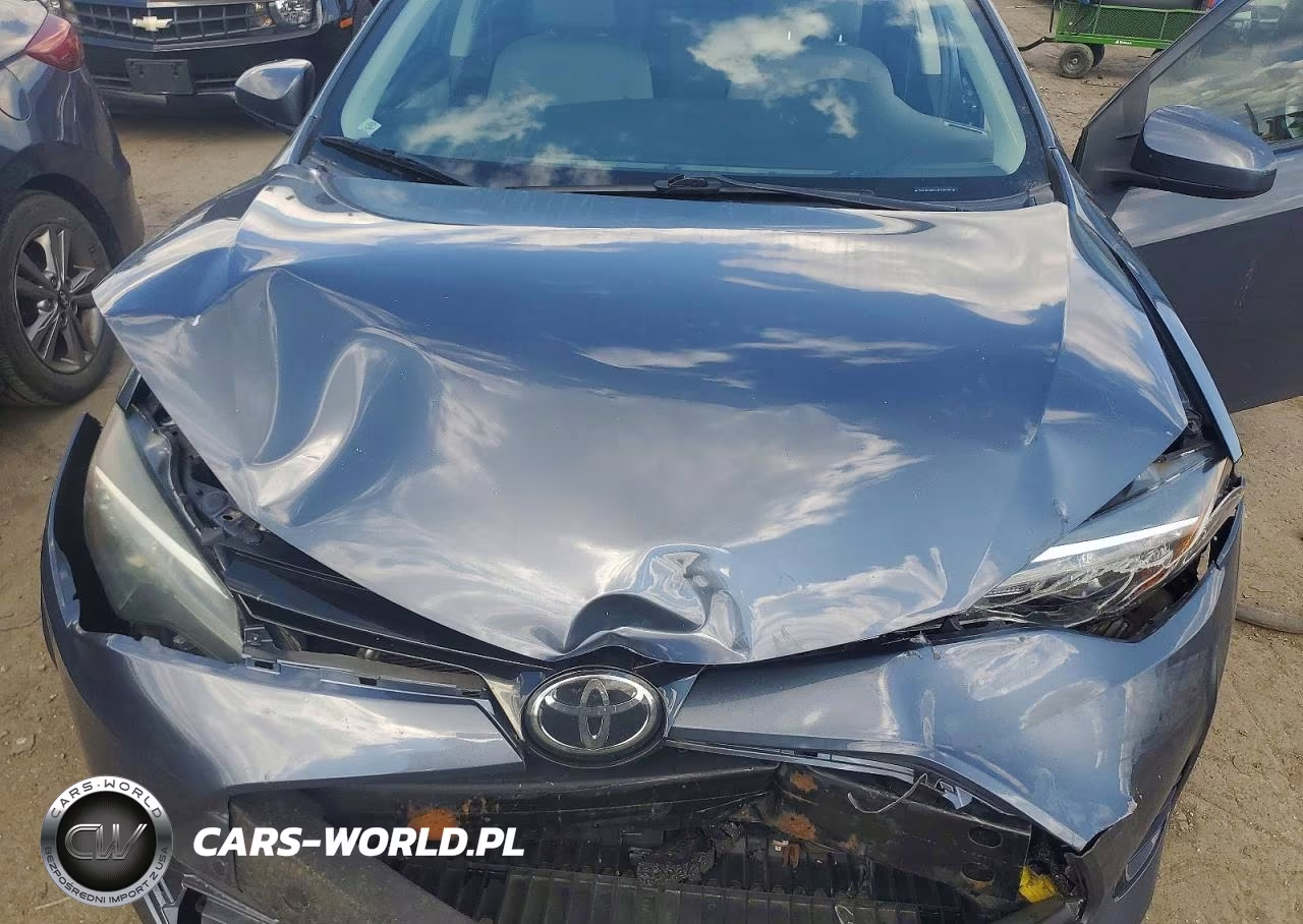 2018 Toyota Corolla Le VIN:5YFBURHE4JP745259 - 11