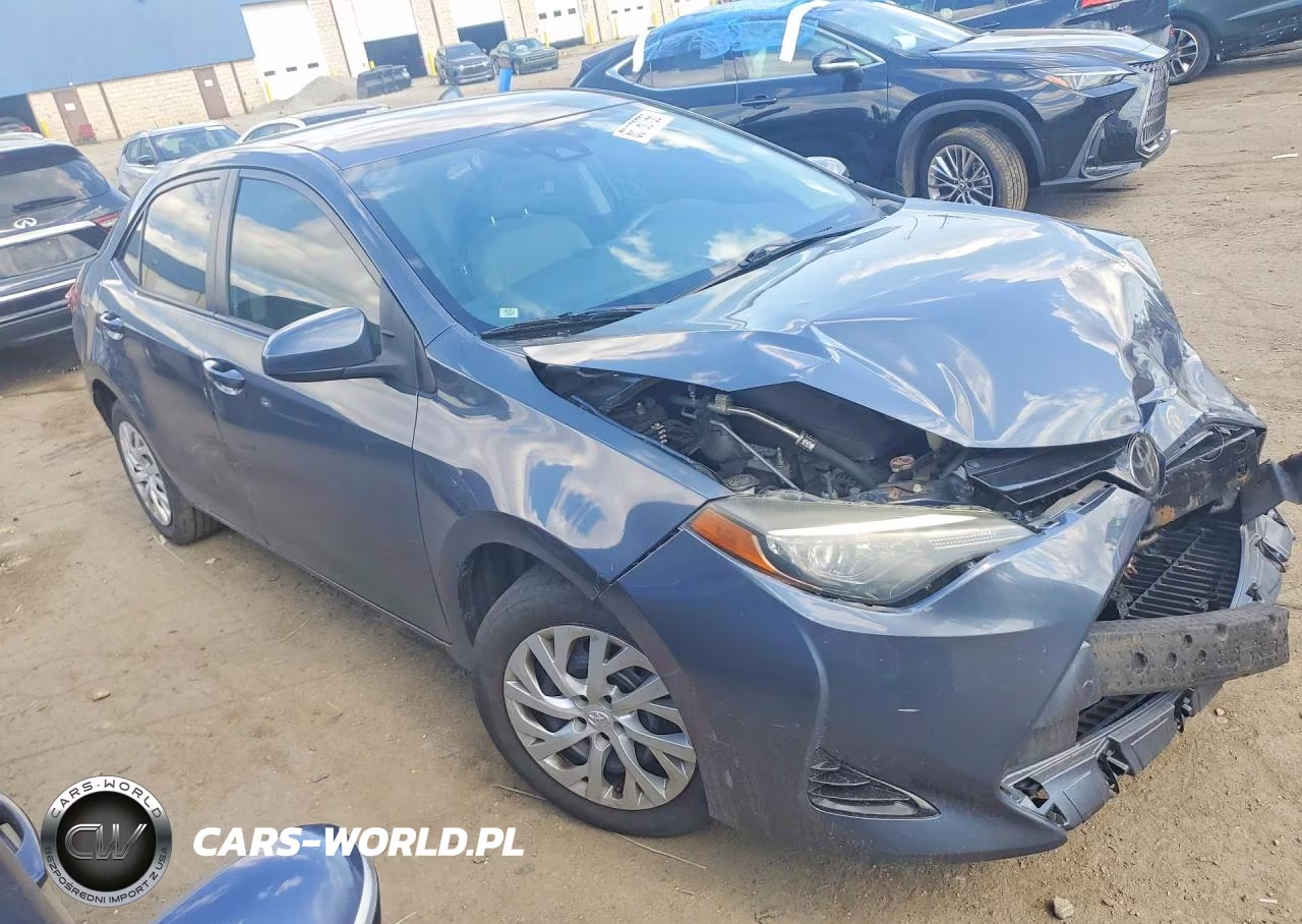 2018 Toyota Corolla Le VIN:5YFBURHE4JP745259 - 4