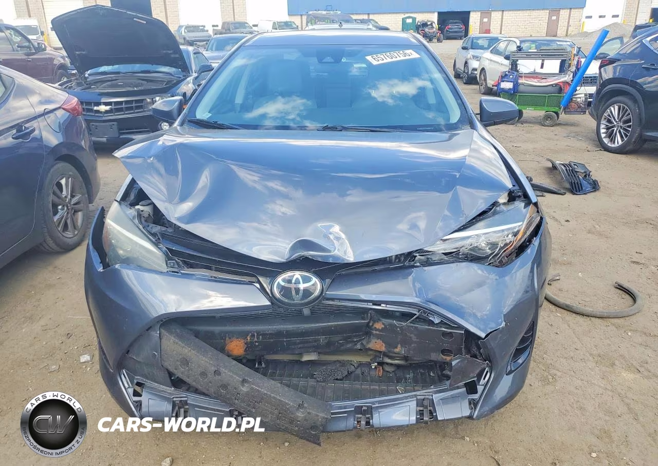 2018 Toyota Corolla Le VIN:5YFBURHE4JP745259 - 5