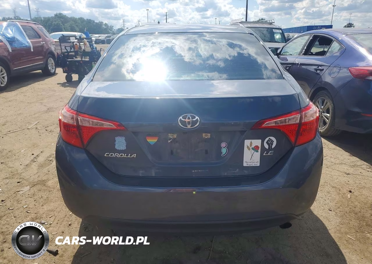 2018 Toyota Corolla Le VIN:5YFBURHE4JP745259 - 6