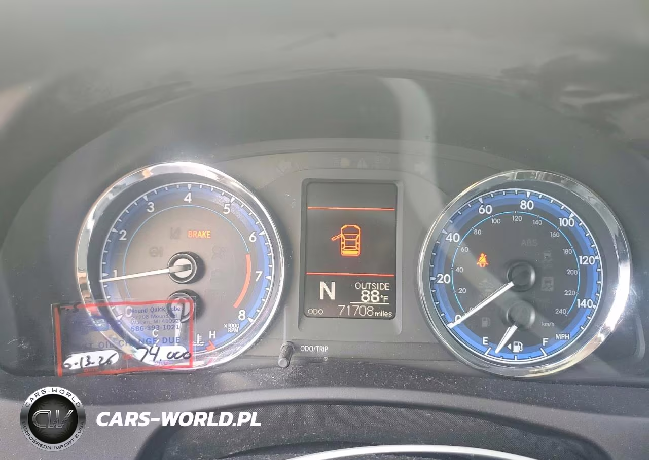 2018 Toyota Corolla Le VIN:5YFBURHE4JP745259 - 9