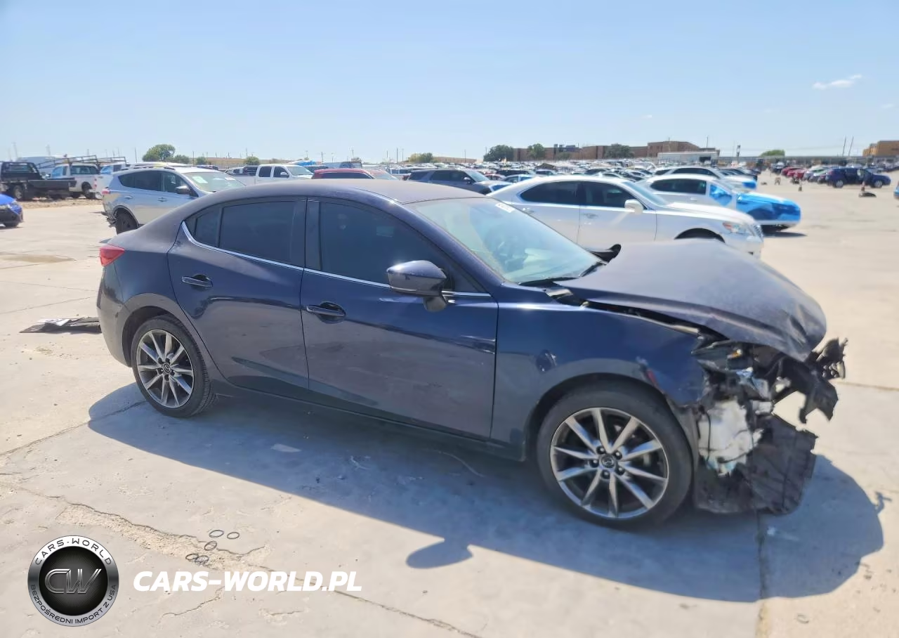 2018 Mazda 3 Touring VIN:3MZBN1V38JM191083 - 4