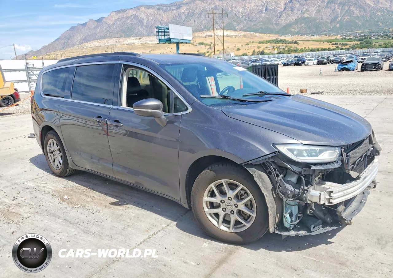 2022 Chrysler Pacifica Touring L VIN:2C4RC1BGXNR181880 - 4
