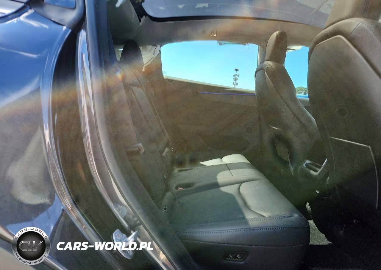 2026 Tesla Model Y VIN:7SAYGDEE1TF565943 - 10
