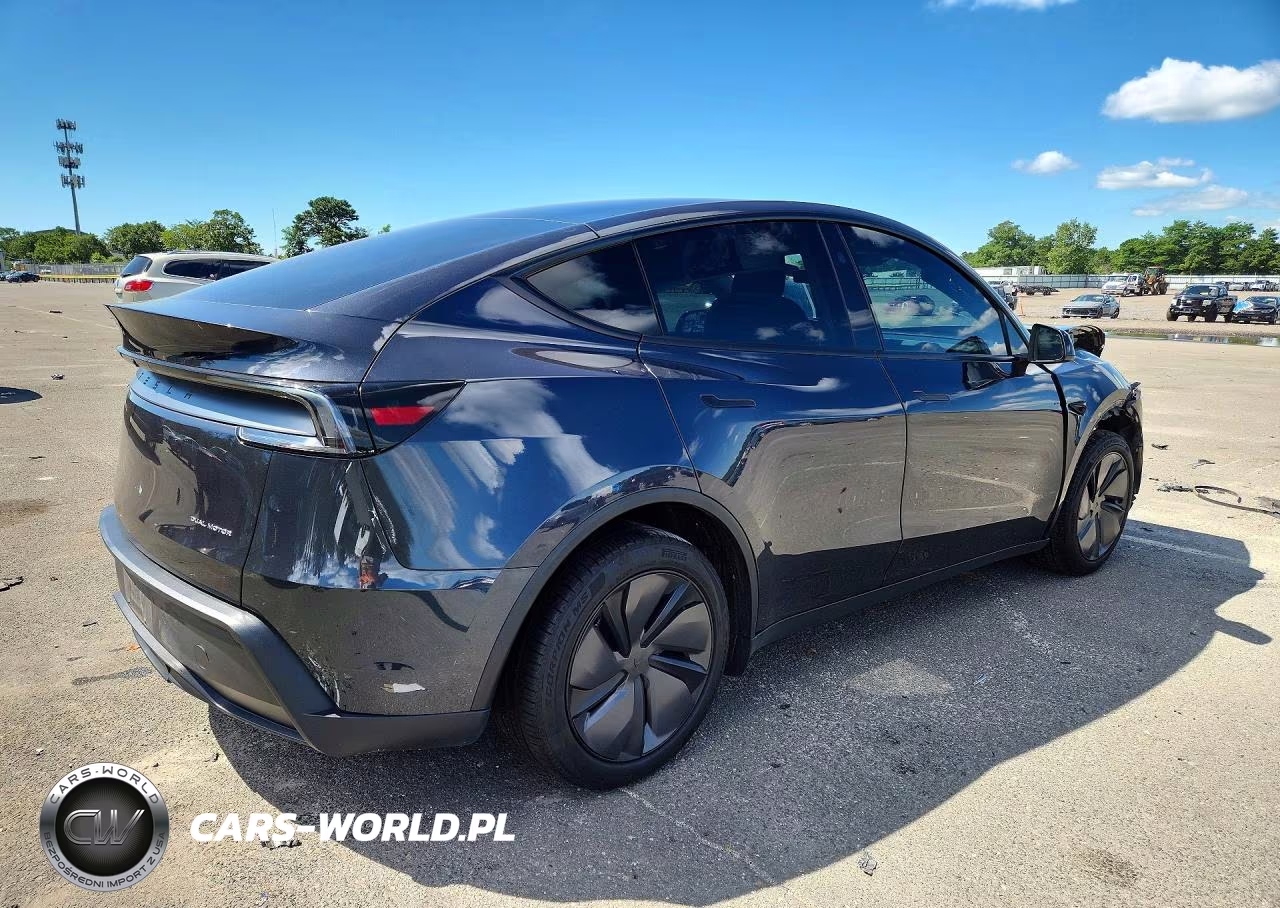 2026 Tesla Model Y VIN:7SAYGDEE1TF565943 - 3