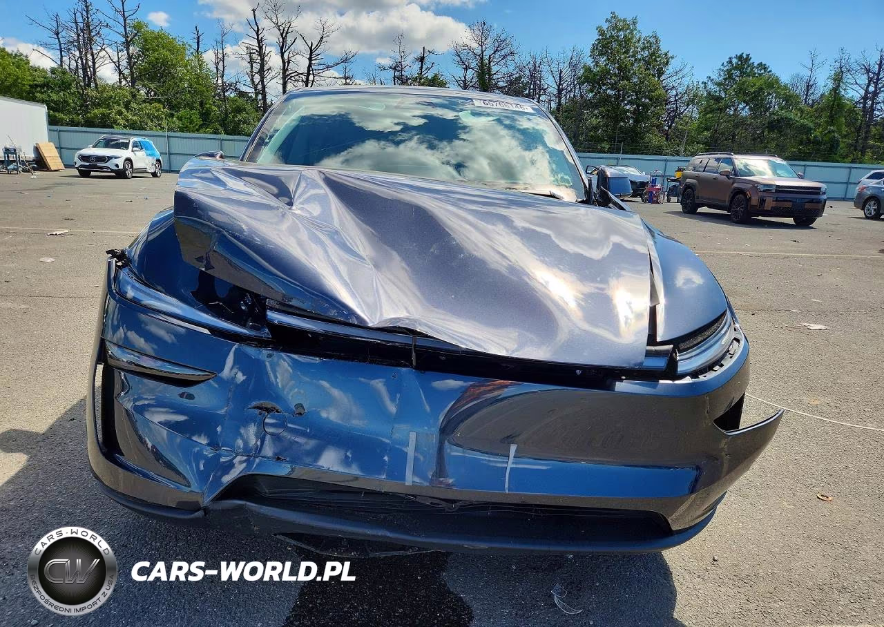 2026 Tesla Model Y VIN:7SAYGDEE1TF565943 - 5
