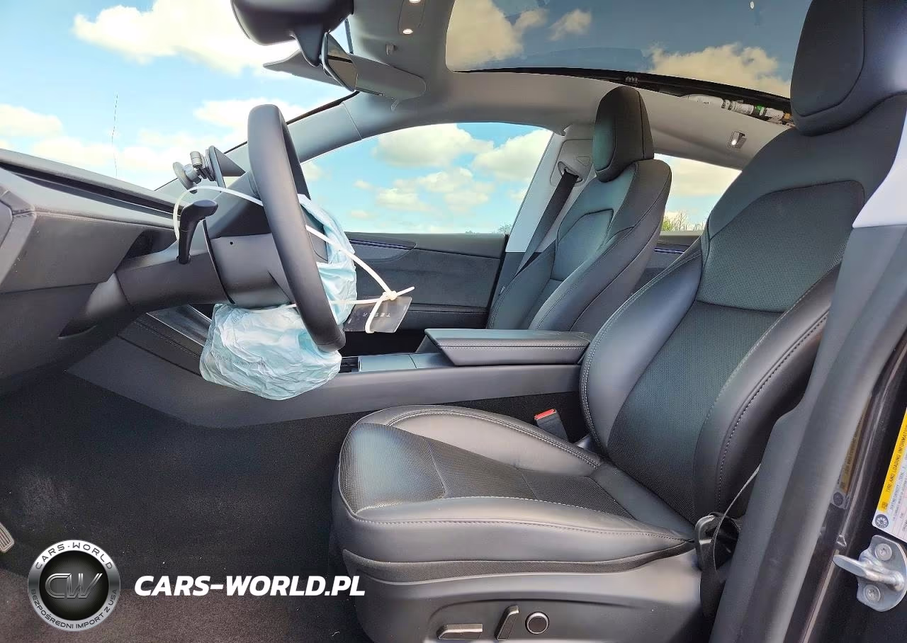 2026 Tesla Model Y VIN:7SAYGDEE1TF565943 - 7