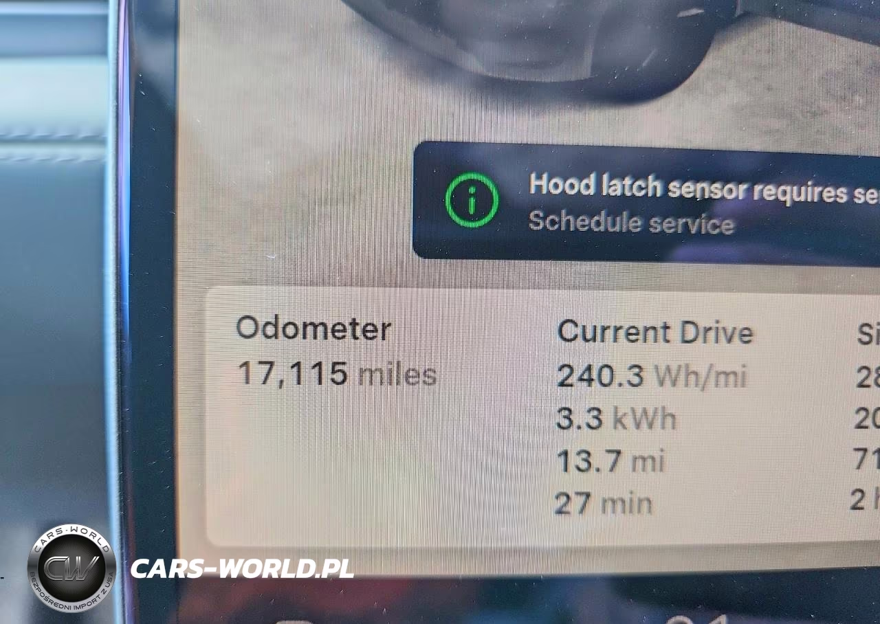 2026 Tesla Model Y VIN:7SAYGDEE1TF565943 - 9