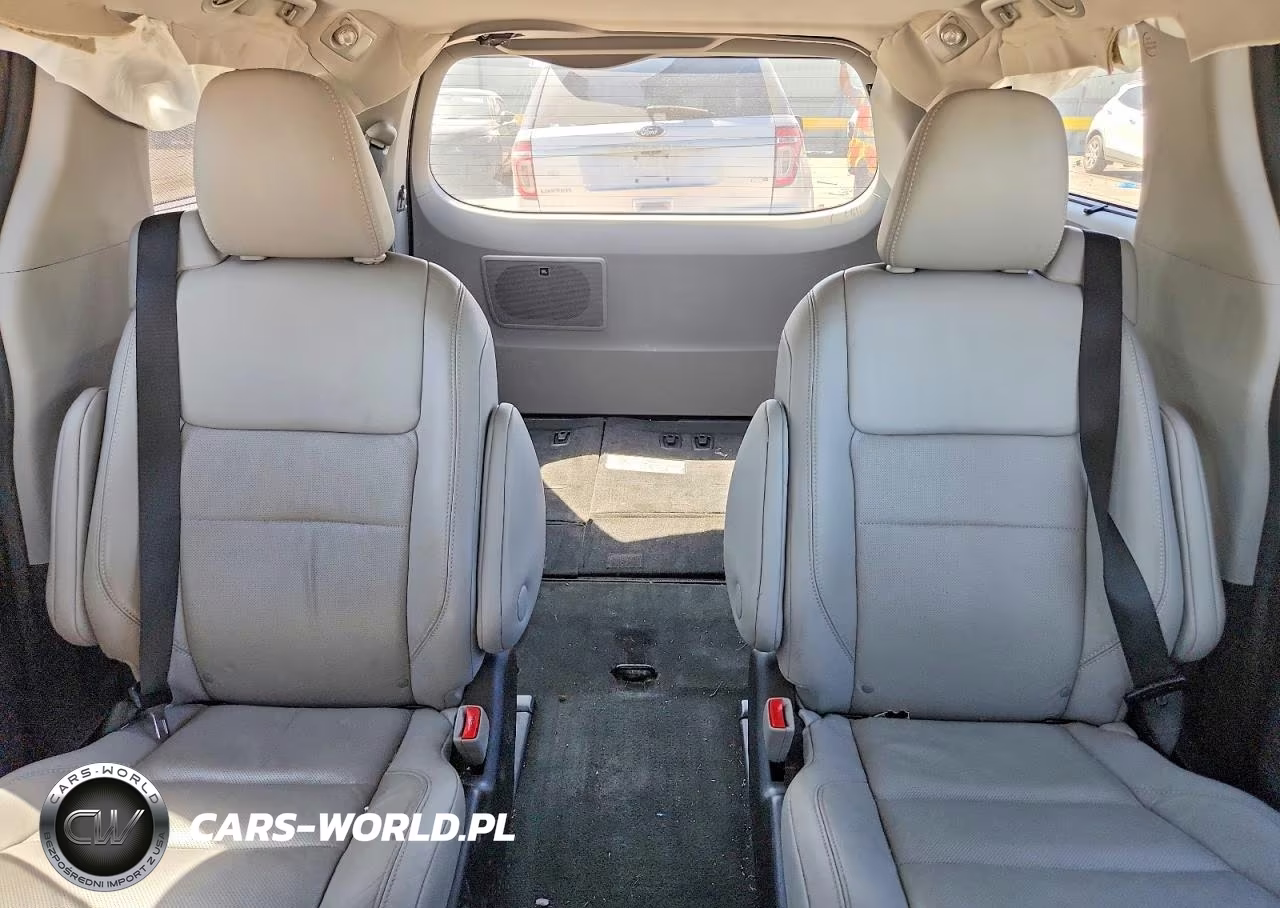 2017 Toyota Sienna Base VIN:5TDYZ3DC6HS862422 - 10