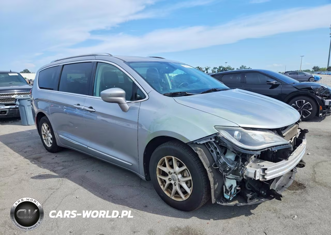 2020 Chrysler Pacifica Touring L VIN:2C4RC1BGXLR283550 - 4