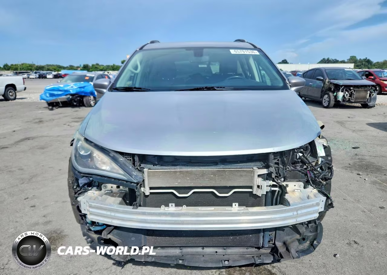 2020 Chrysler Pacifica Touring L VIN:2C4RC1BGXLR283550 - 5