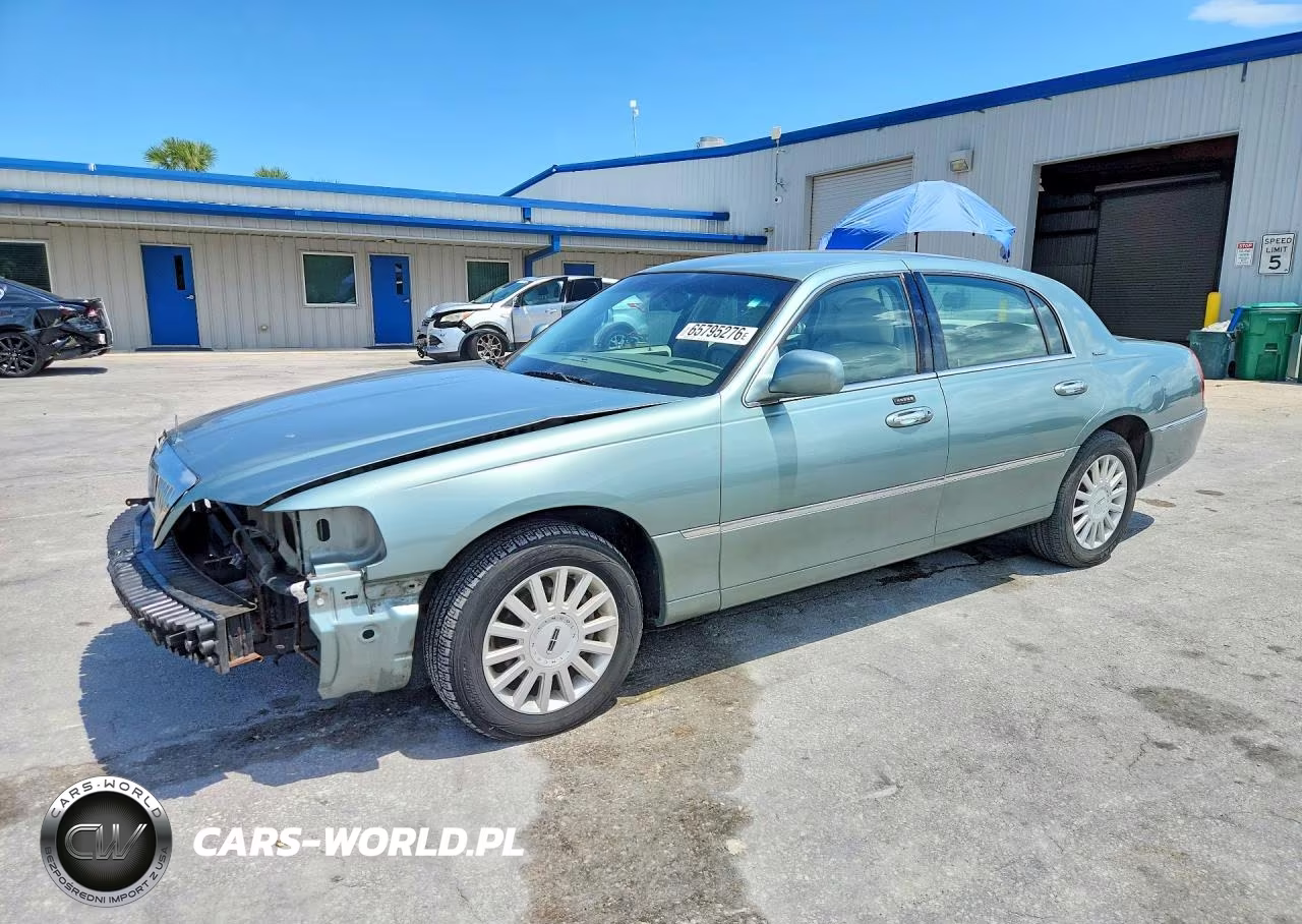 2005 Lincoln Town Car Signature