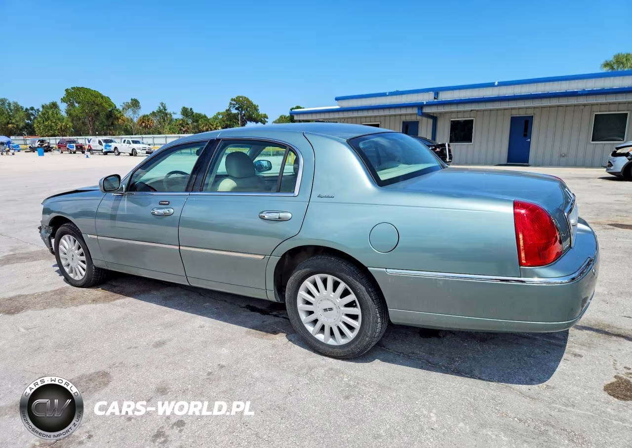 2005 Lincoln Town Car Signature VIN:1LNHM81W65Y611468 - 2
