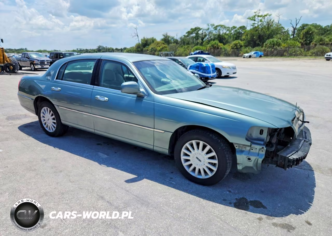 2005 Lincoln Town Car Signature VIN:1LNHM81W65Y611468 - 4