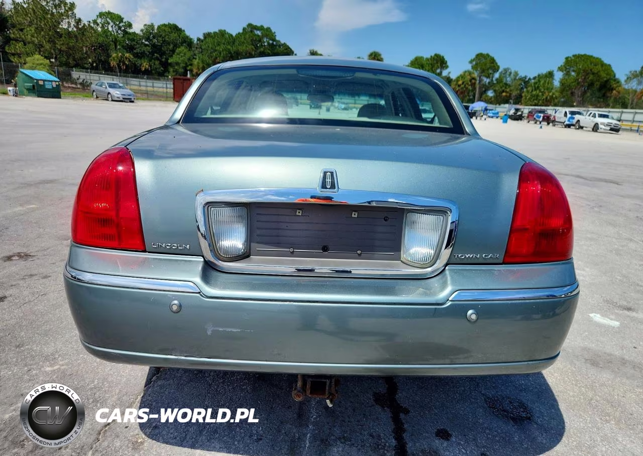 2005 Lincoln Town Car Signature VIN:1LNHM81W65Y611468 - 6