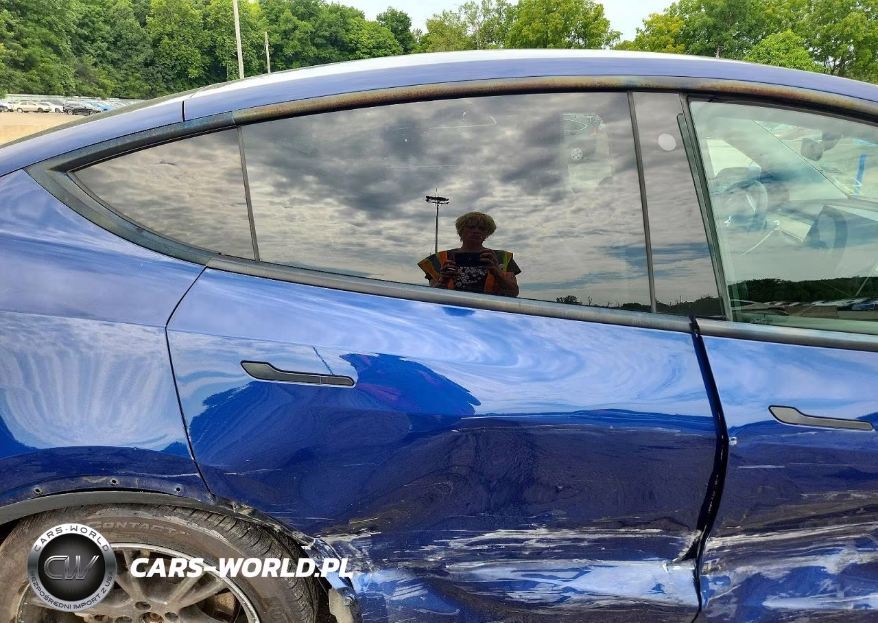 2021 Tesla Model Y VIN:5YJYGDEE4MF297078 - 11