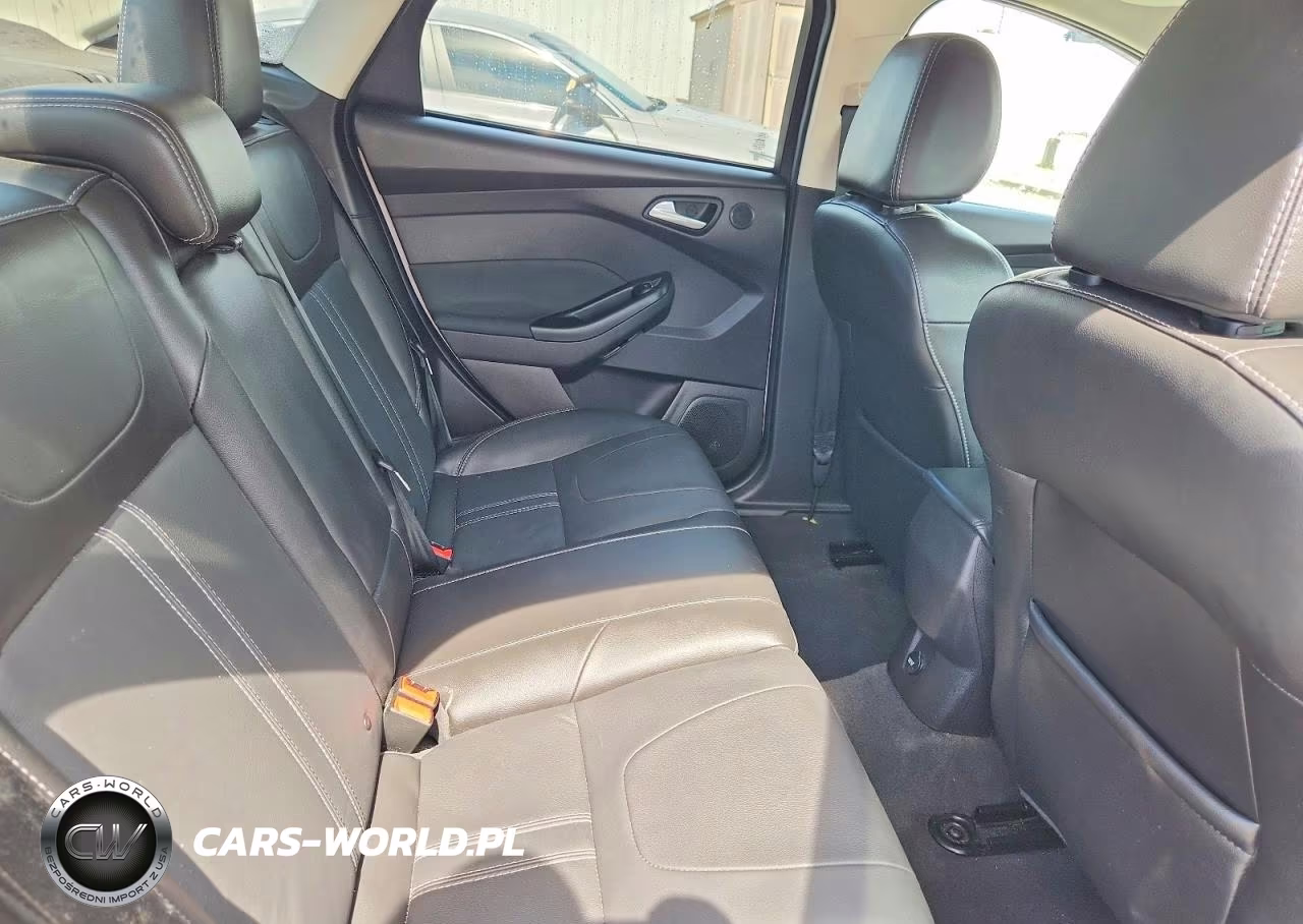 2014 Ford Focus Titanium VIN:1FADP3J2XEL405082 - 10