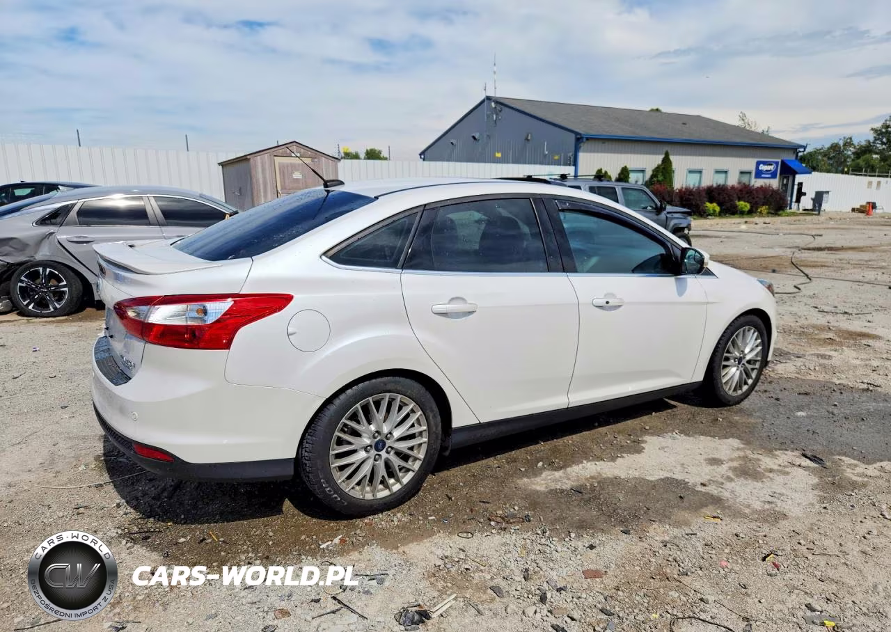 2014 Ford Focus Titanium VIN:1FADP3J2XEL405082 - 3