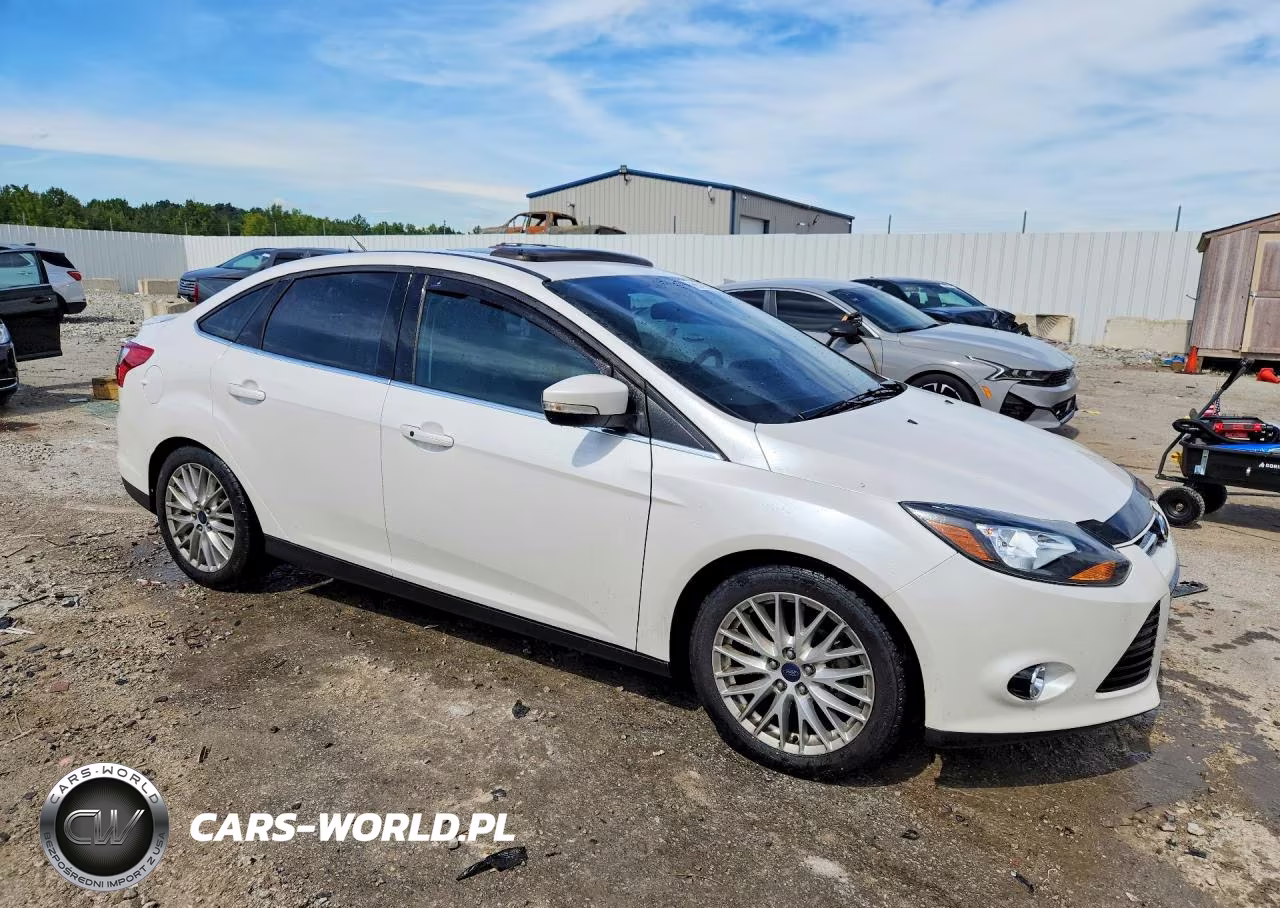 2014 Ford Focus Titanium VIN:1FADP3J2XEL405082 - 4