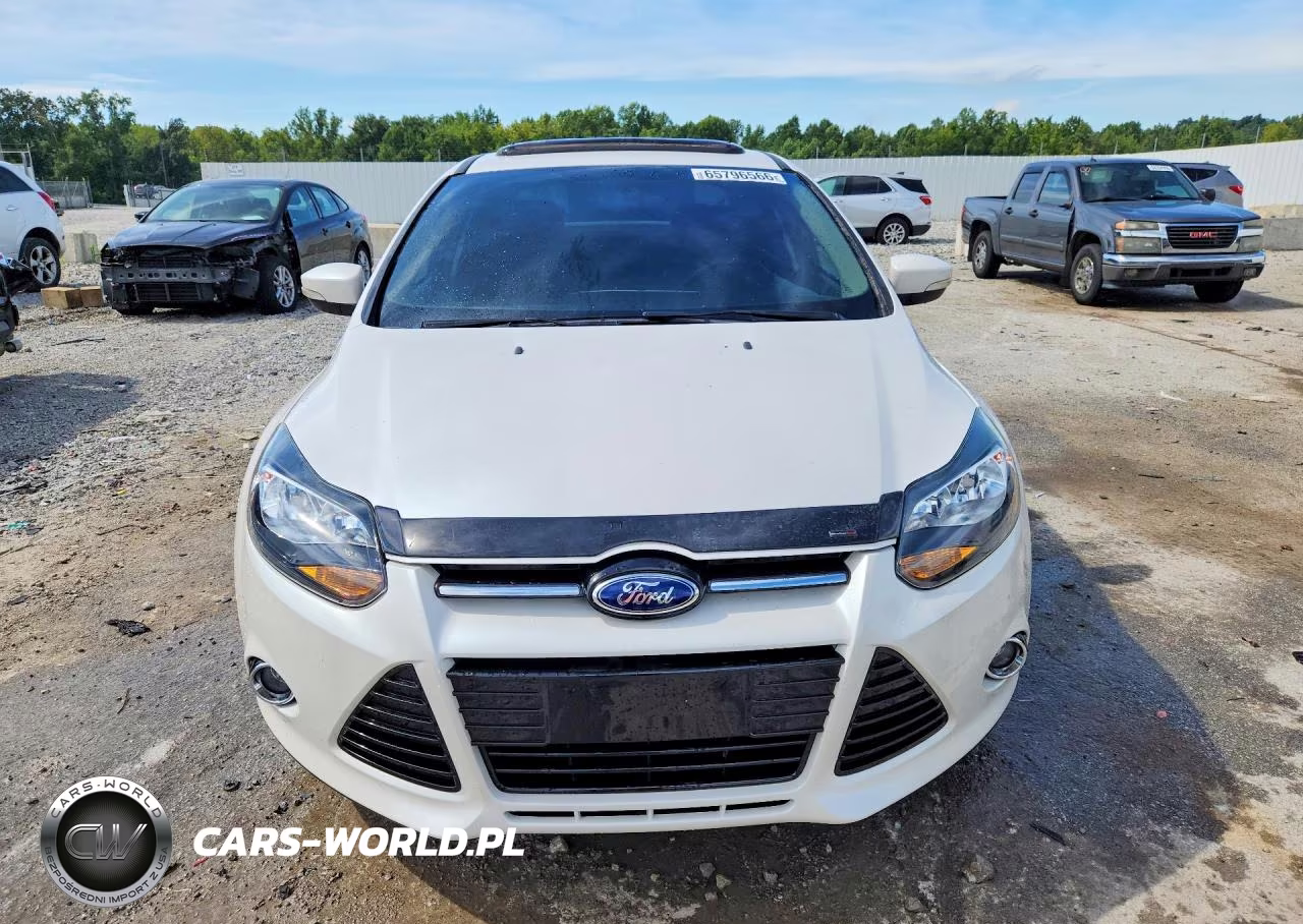 2014 Ford Focus Titanium VIN:1FADP3J2XEL405082 - 5