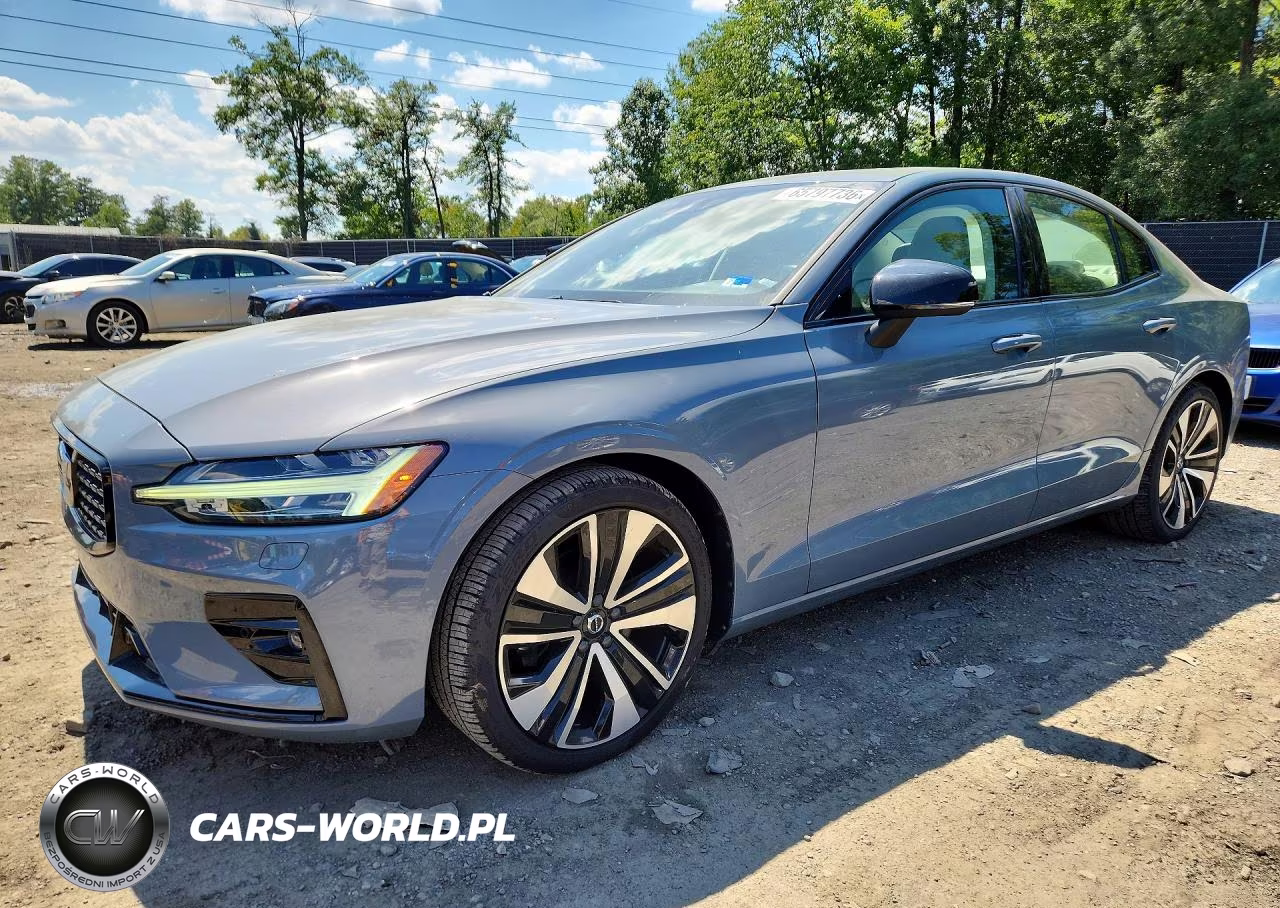 2022 Volvo S60 B5 Momentum