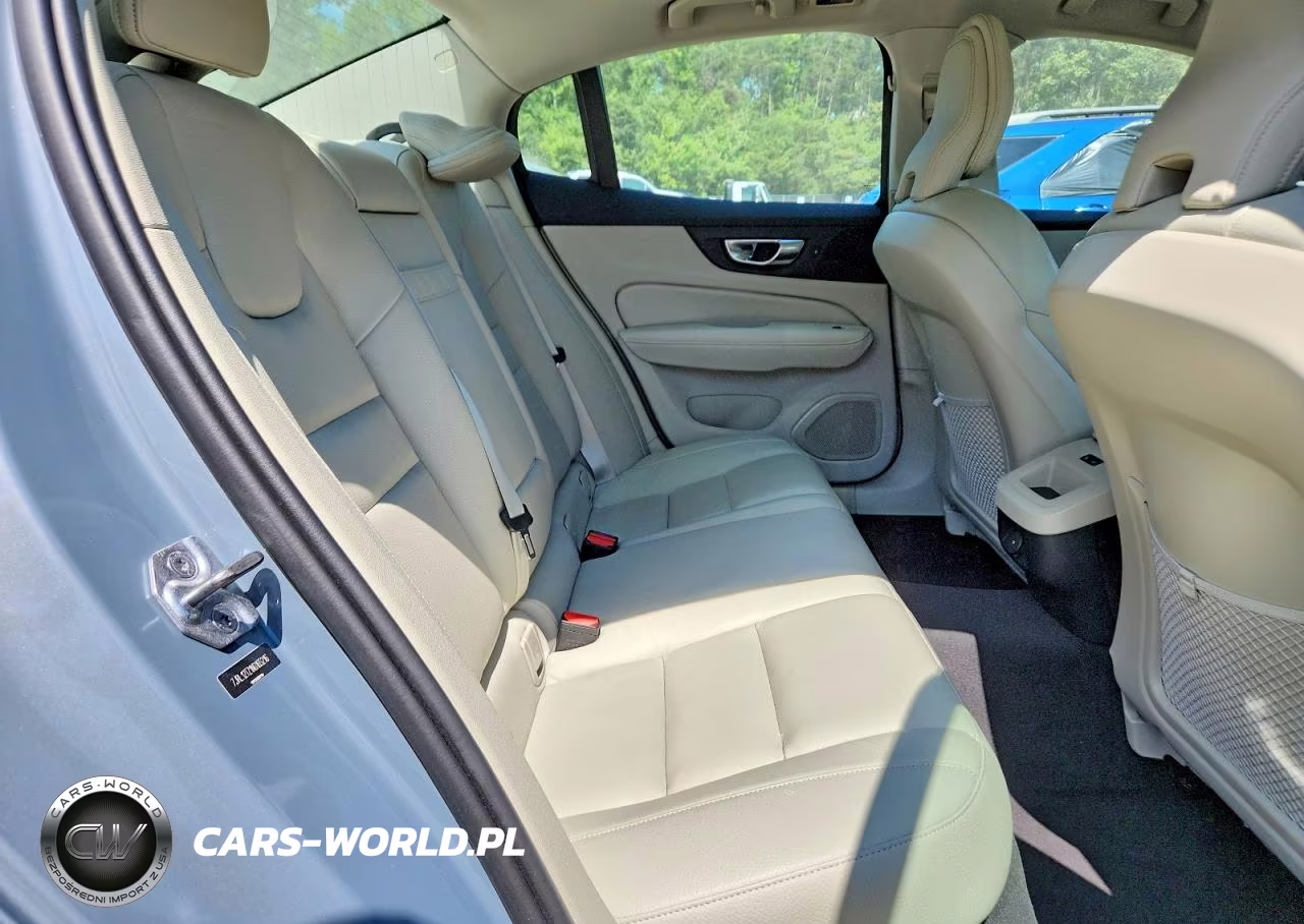 2022 Volvo S60 B5 Momentum VIN:7JRL12TZ1NG165216 - 10