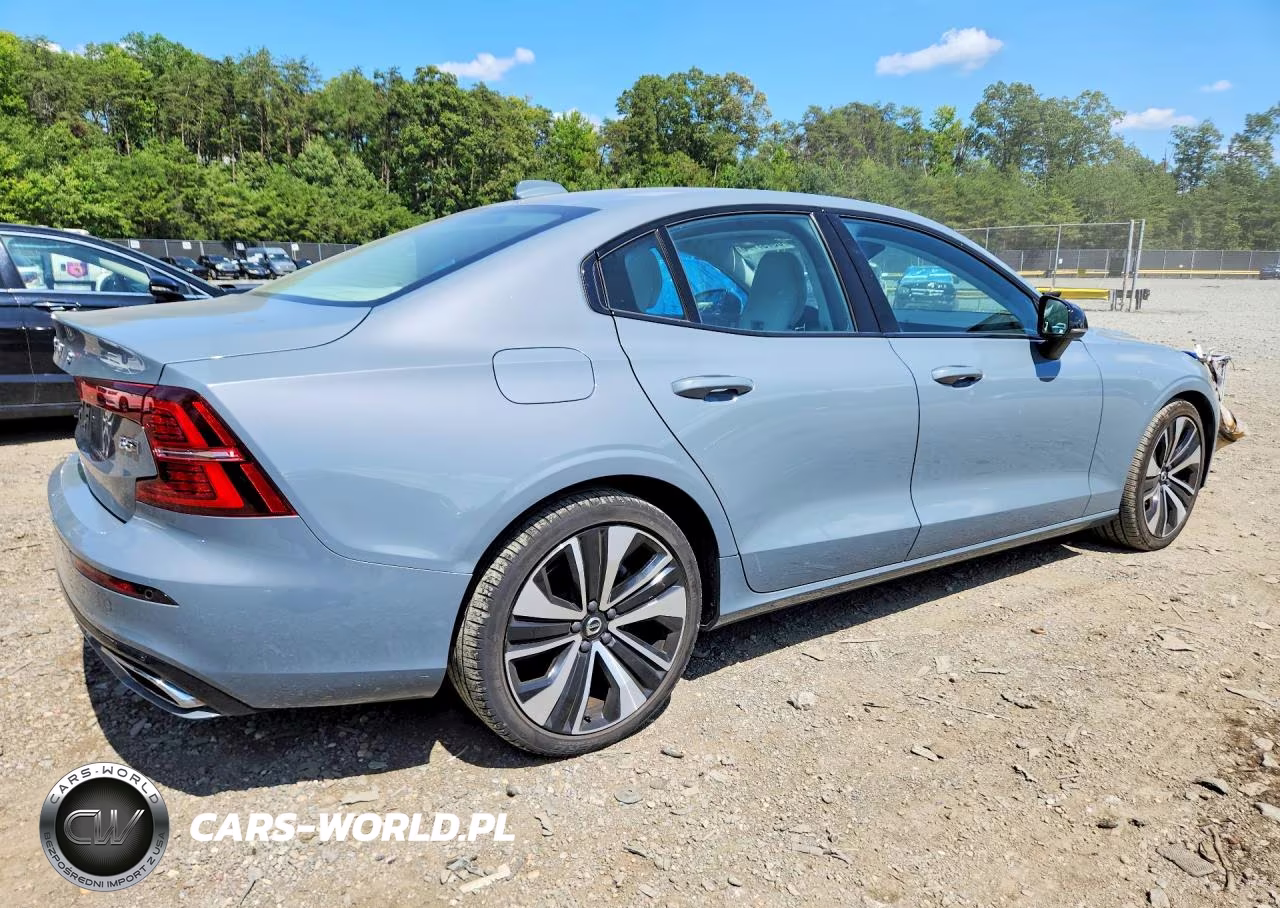 2022 Volvo S60 B5 Momentum VIN:7JRL12TZ1NG165216 - 3