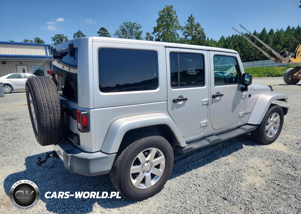 2012 Jeep Wrangler Unlimited Sahara VIN:1C4BJWEG8CL105600 - 3