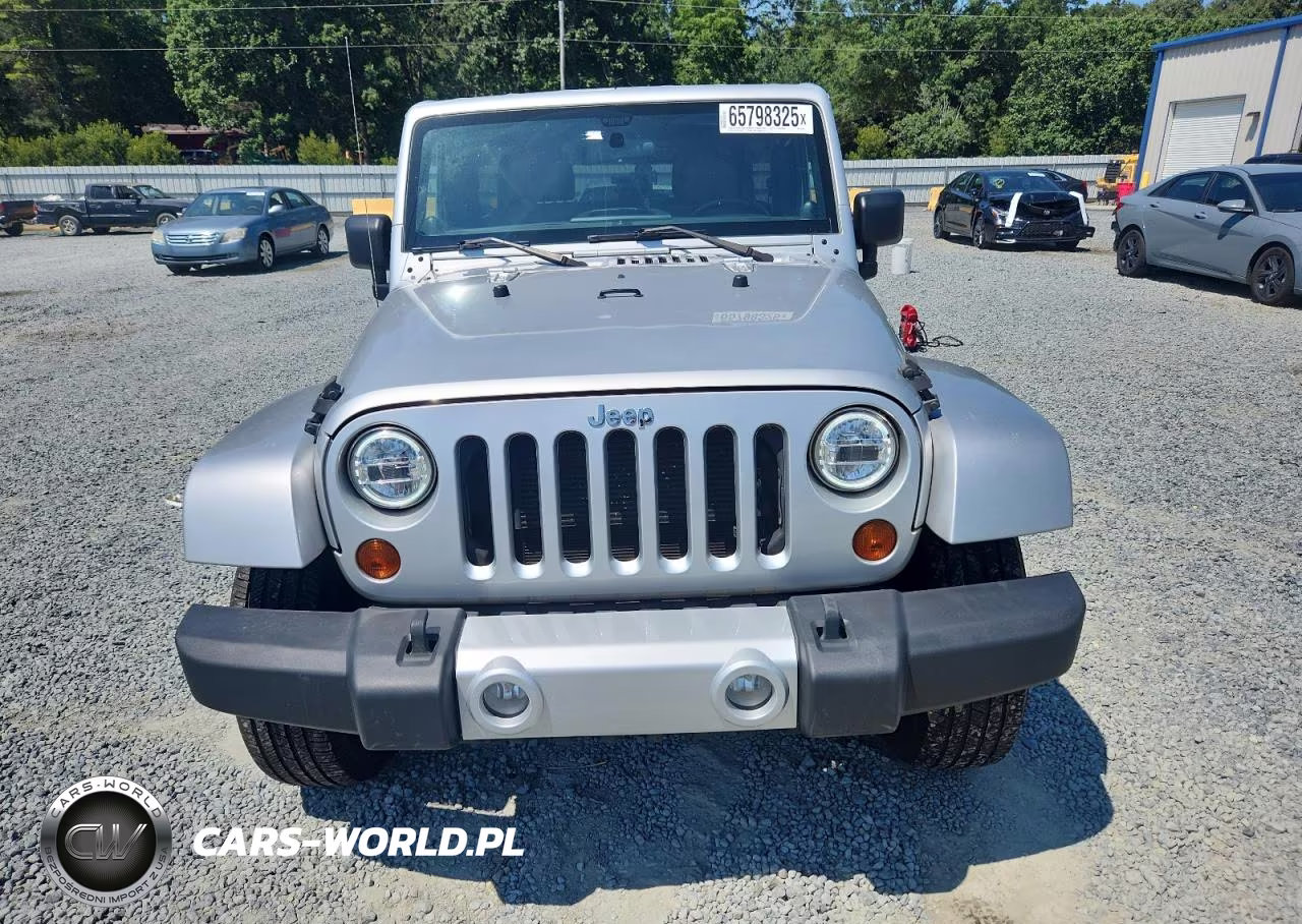 2012 Jeep Wrangler Unlimited Sahara VIN:1C4BJWEG8CL105600 - 5