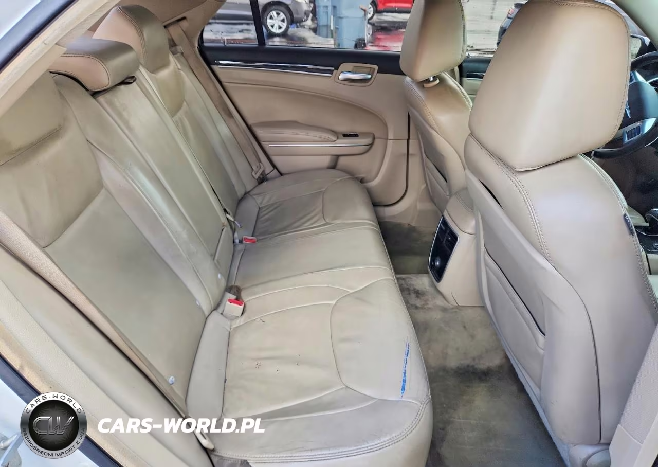 2014 Chrysler 300 VIN:2C3CCAAG9EH335996 - 10