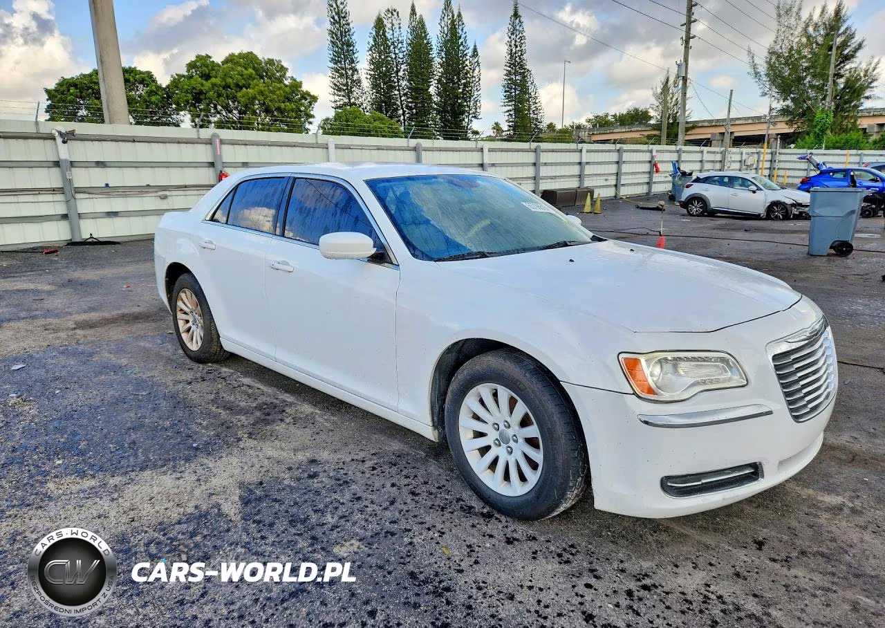 2014 Chrysler 300 VIN:2C3CCAAG9EH335996 - 4