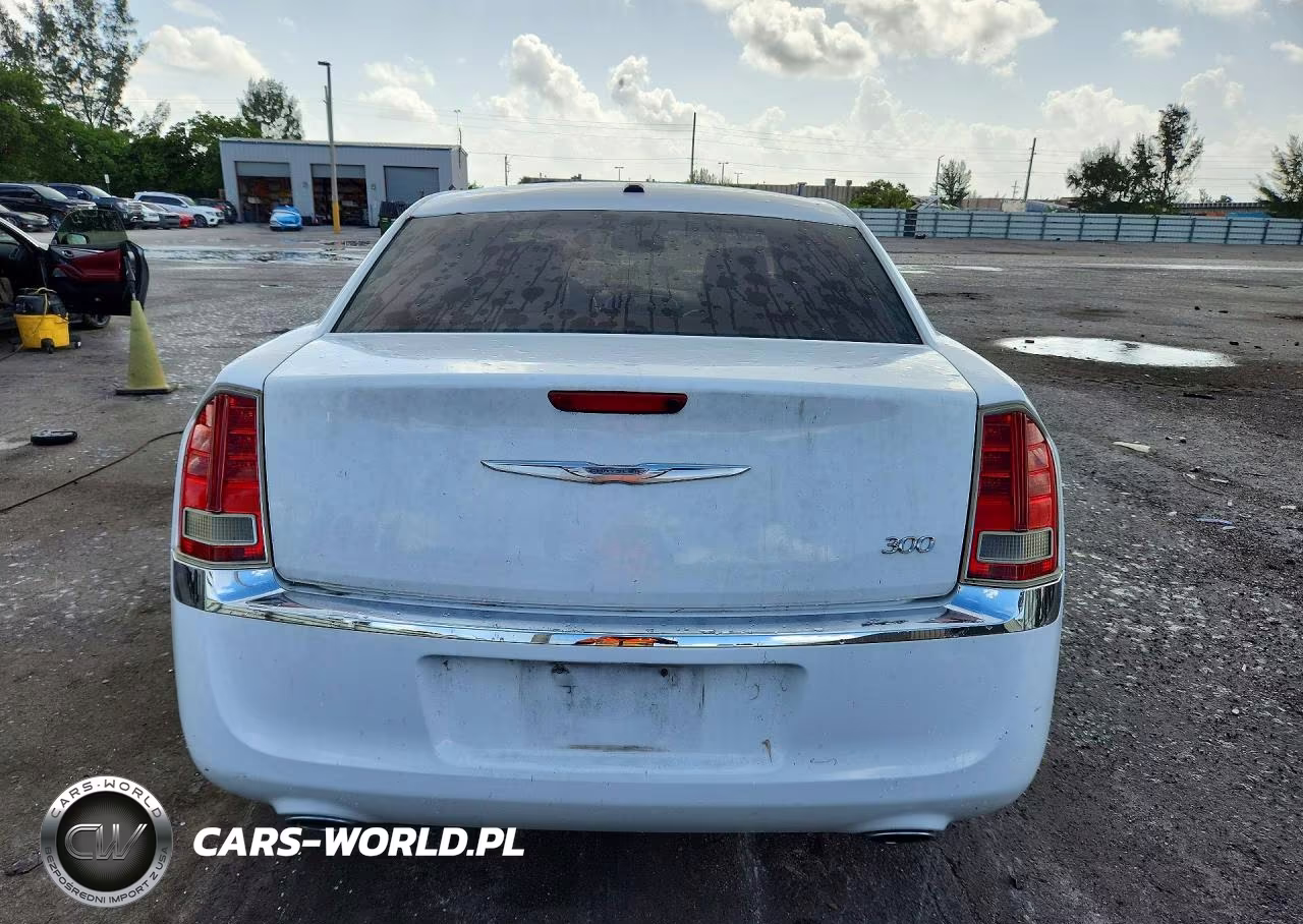 2014 Chrysler 300 VIN:2C3CCAAG9EH335996 - 6