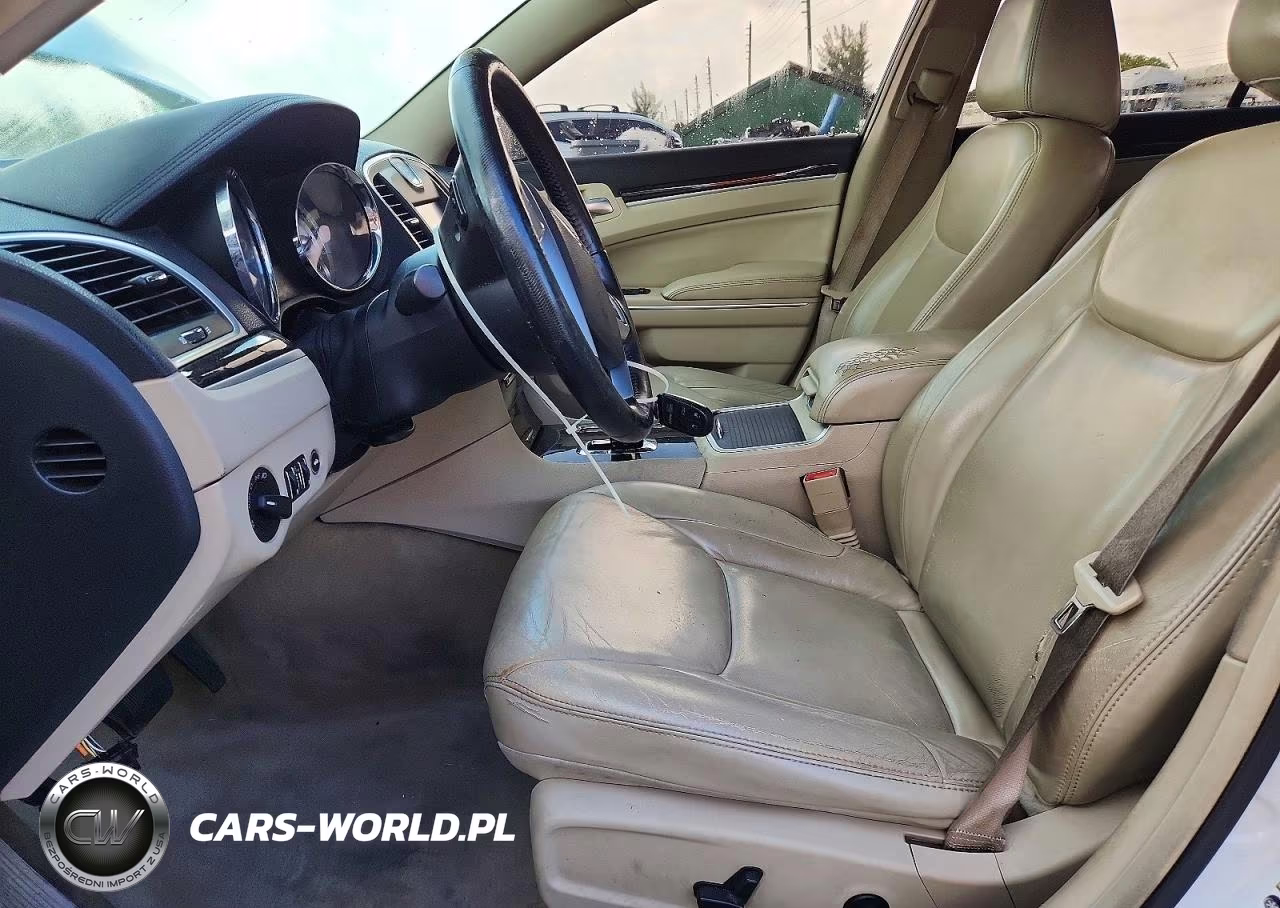 2014 Chrysler 300 VIN:2C3CCAAG9EH335996 - 7