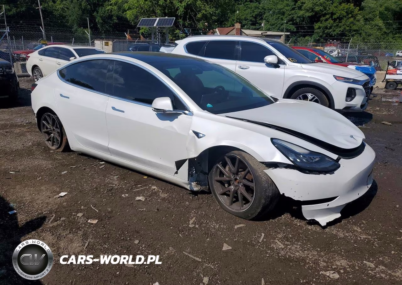 2019 Tesla Model 3 VIN:5YJ3E1EB4KF469241 - 4