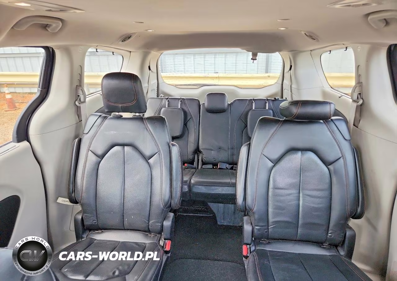 2020 Chrysler Pacifica Touring L VIN:2C4RC1BG7LR283800 - 10