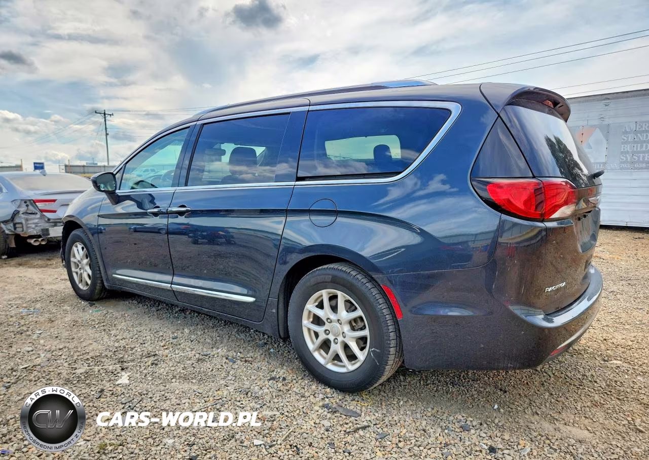 2020 Chrysler Pacifica Touring L VIN:2C4RC1BG7LR283800 - 2