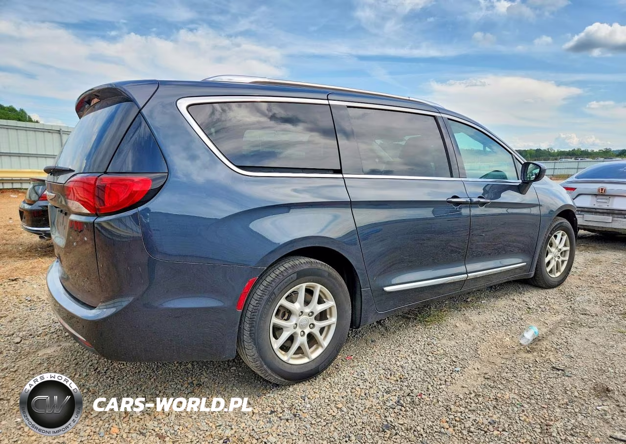 2020 Chrysler Pacifica Touring L VIN:2C4RC1BG7LR283800 - 3