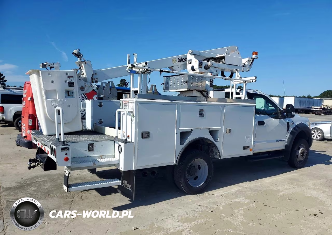 2017 Ford F450 Super Duty Bucket Truck VIN:1FDUF4GT1HED95386 - 3