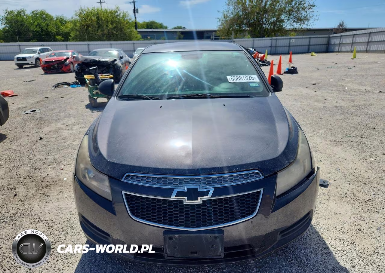 2014 Chevrolet Cruze Ls VIN:1G1PA5SH5E7266004 - 5
