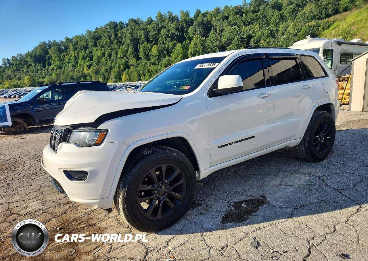 2018 Jeep Grand Cherokee Laredo VIN:1C4RJFAGXJC203268 - 1