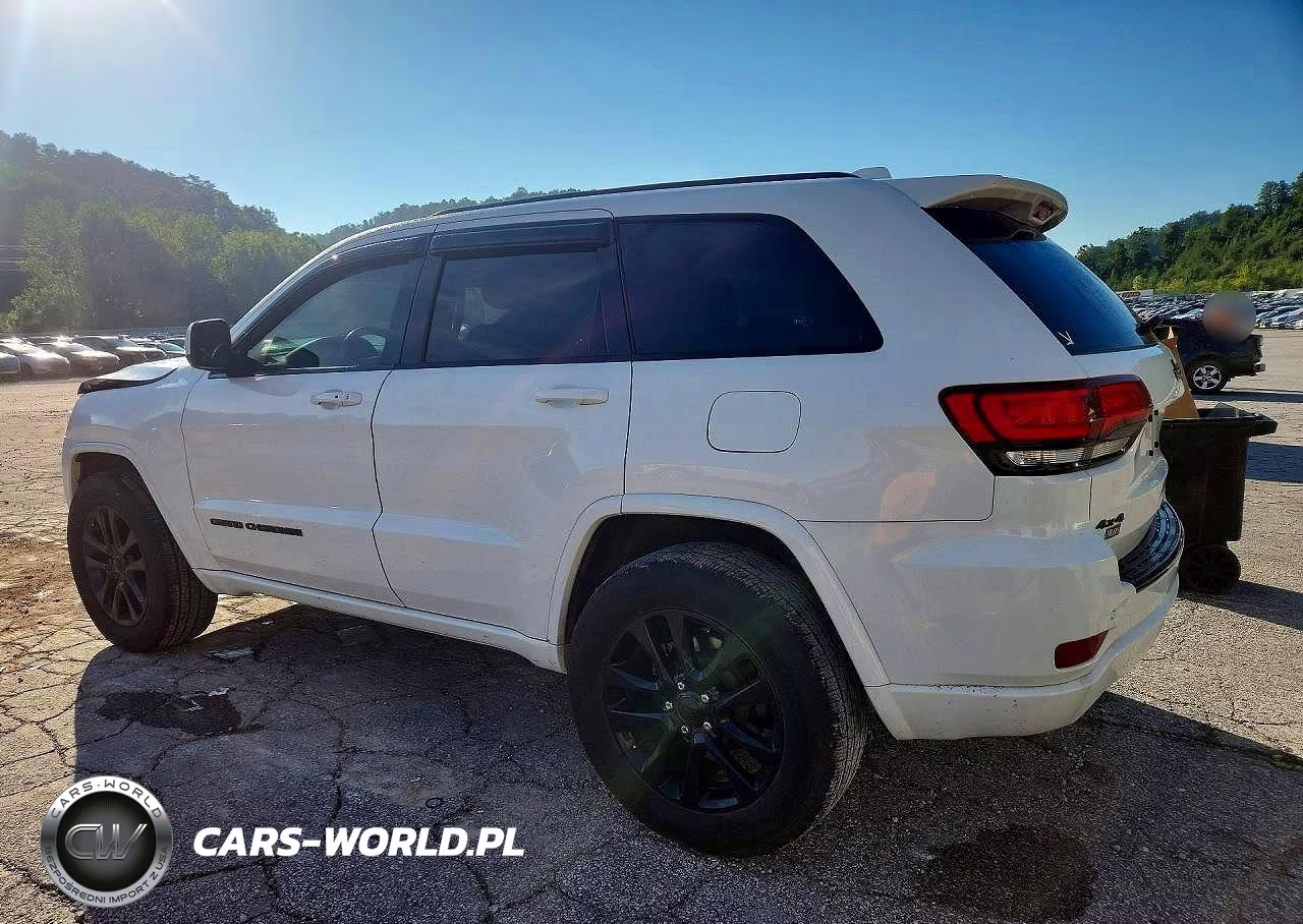 2018 Jeep Grand Cherokee Laredo VIN:1C4RJFAGXJC203268 - 2