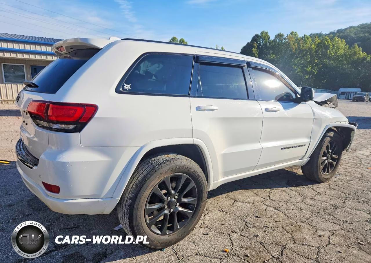 2018 Jeep Grand Cherokee Laredo VIN:1C4RJFAGXJC203268 - 3