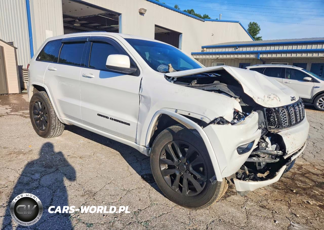 2018 Jeep Grand Cherokee Laredo VIN:1C4RJFAGXJC203268 - 4