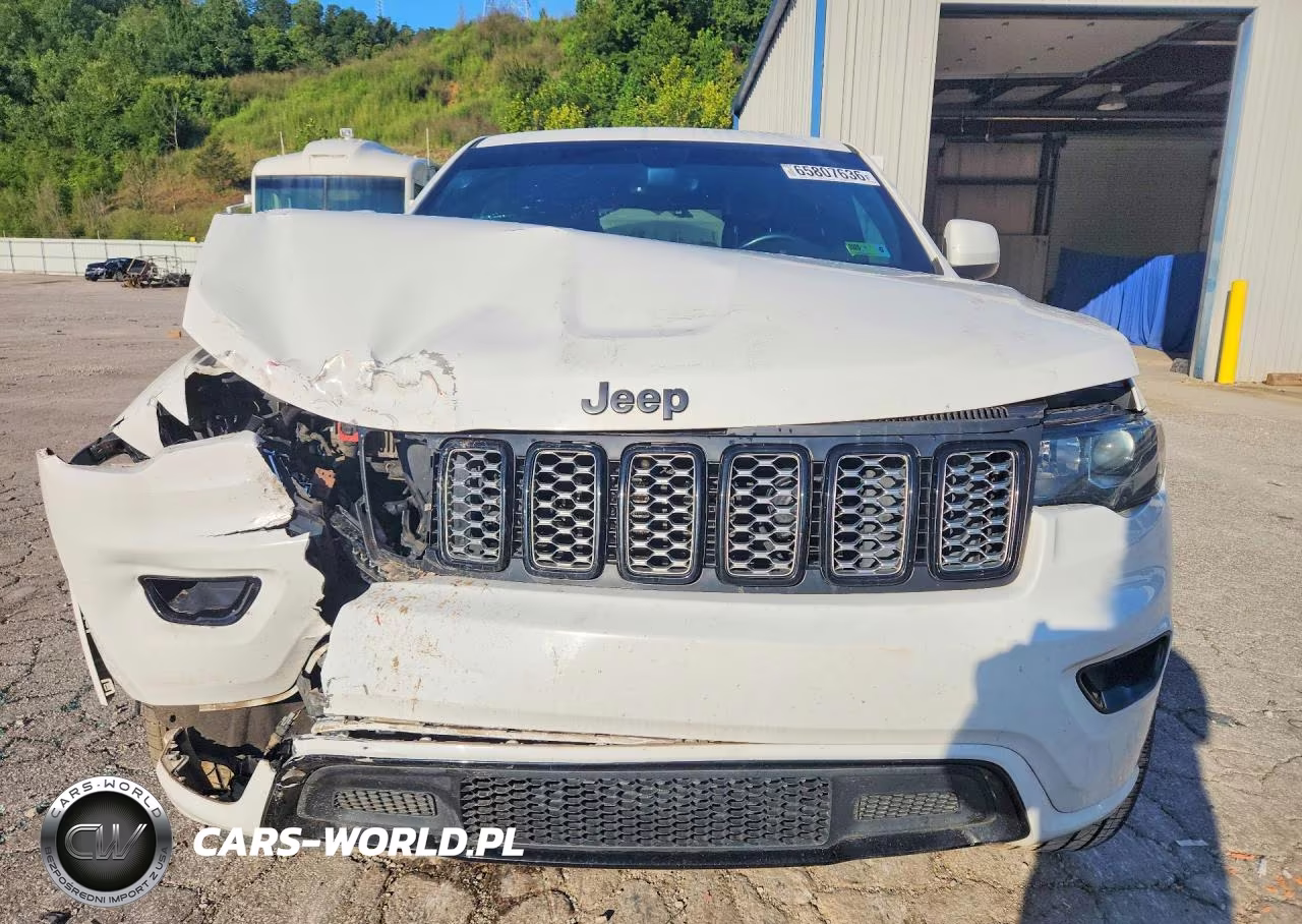 2018 Jeep Grand Cherokee Laredo VIN:1C4RJFAGXJC203268 - 5