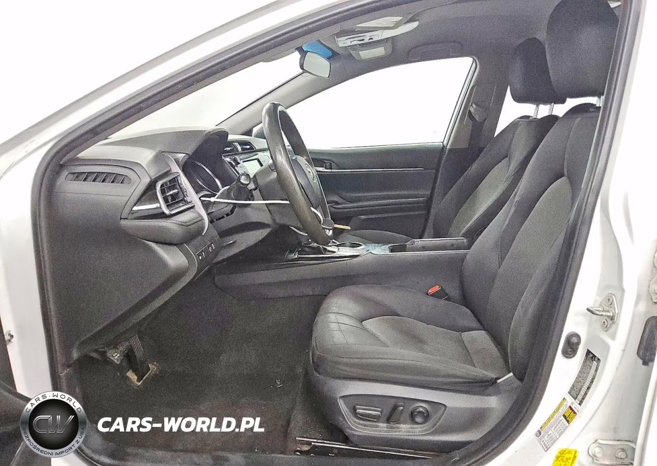 2019 Toyota Camry Le VIN:4T1B11HK1KU256950 - 7