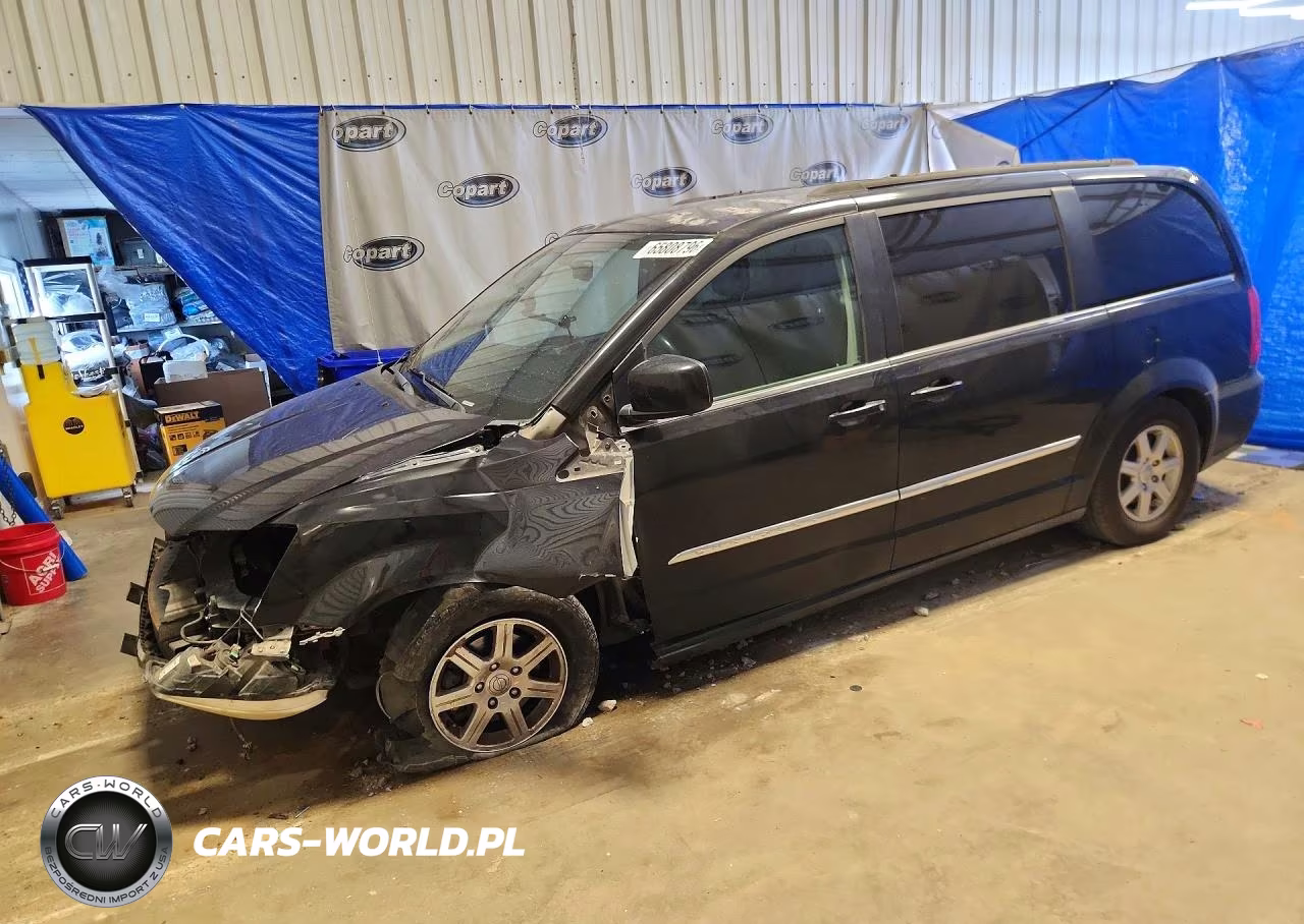 2012 Chrysler Town & Country Touring – zdjęcie 1 z 14
