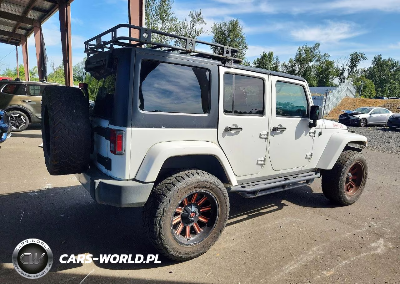 2017 Jeep Wrangler Unlimited Sahara VIN:1C4HJWEG5HL714385 - 3